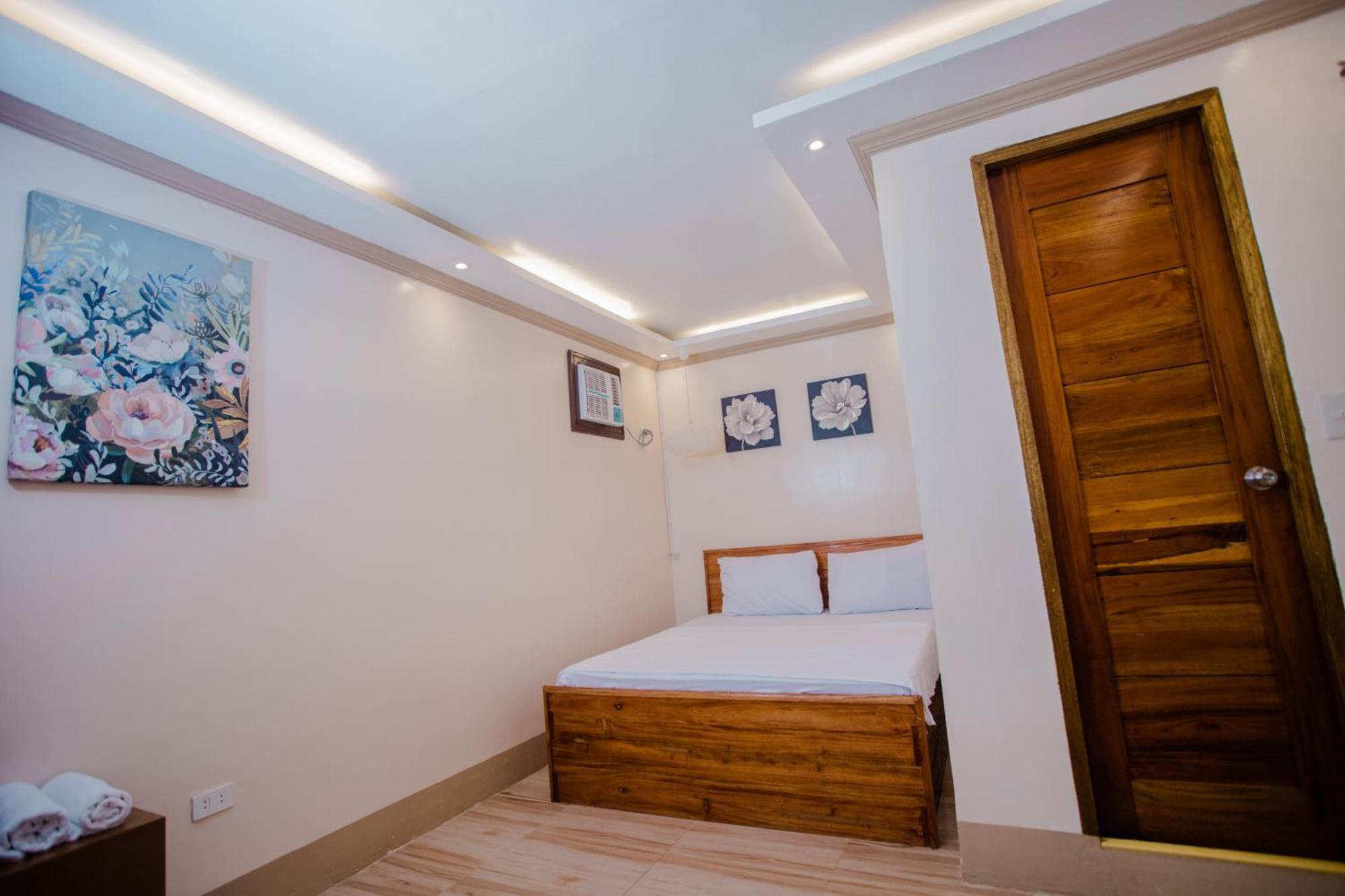 Durhan White Beach Resort Powered By Cocotel Tabuelan Exterior photo